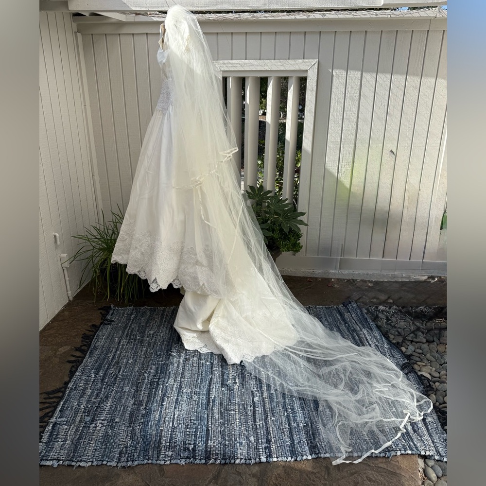 Elegant Ivory Long Wedding Veil